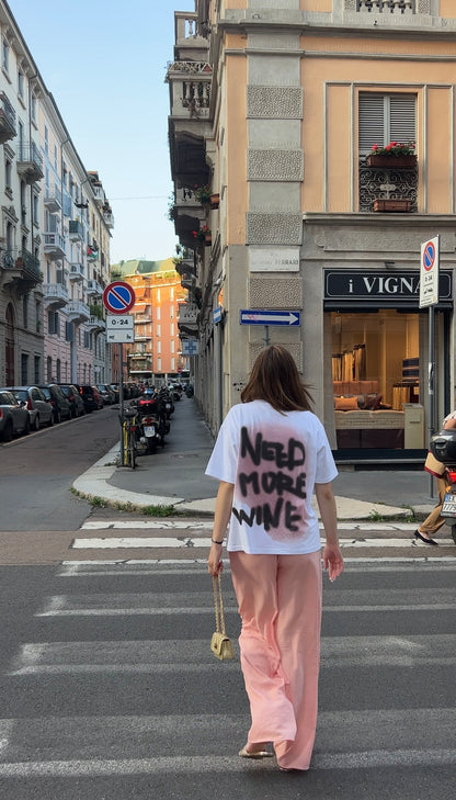 "NEED MORE WINE" OVERSIZED T-SHIRT